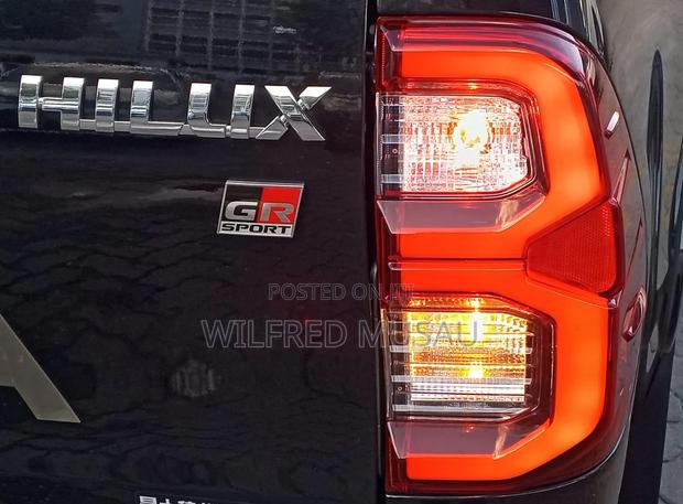 Toyota Hilux 2022 Black