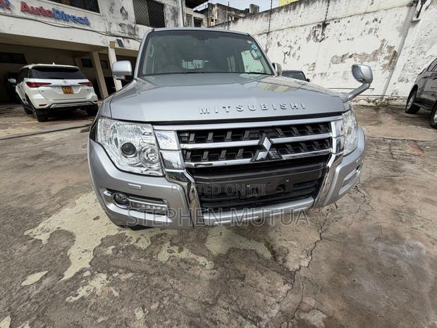 Mitsubishi Pajero Exceed 2019 Silver
