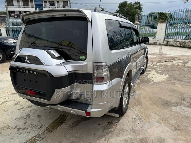 Mitsubishi Pajero Exceed 2019 Silver