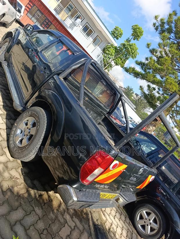Nissan Navara 2005 Black