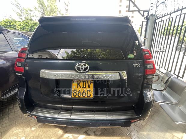 Toyota Land Cruiser Prado 2.8 2018 Green