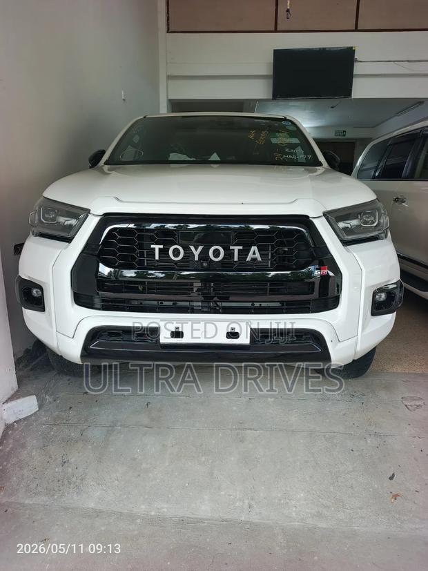 Toyota Hilux 2021 White
