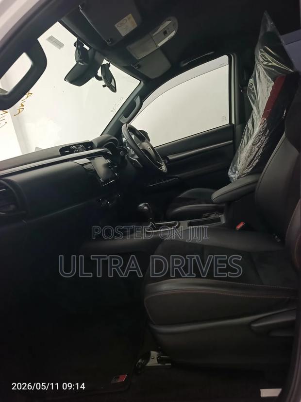 Toyota Hilux 2021 White