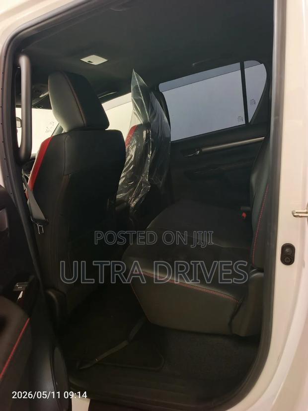 Toyota Hilux 2021 White