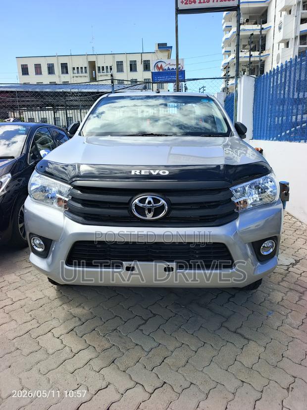 Toyota Hilux 2019 Silver