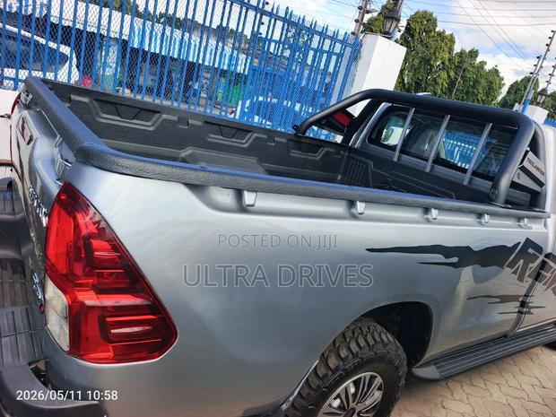 Toyota Hilux 2019 Silver