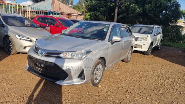 Toyota Corolla Fielder 1.5 Hybrid FWD 2020 Silver