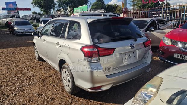 Toyota Corolla Fielder 1.5 Hybrid FWD 2020 Silver