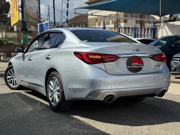 Nissan Skyline 2019 Silver