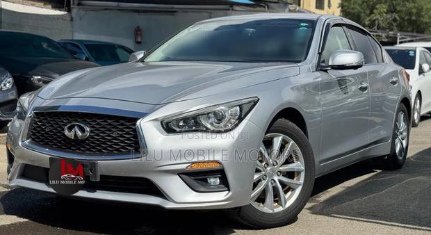Nissan Skyline 2019 Silver