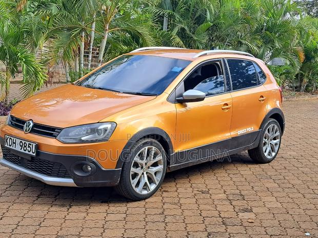 Volkswagen Polo 2015 Orange