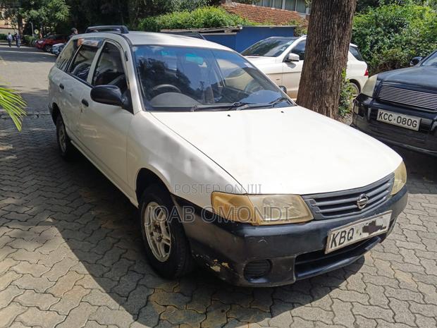 Nissan Advan 2004 White