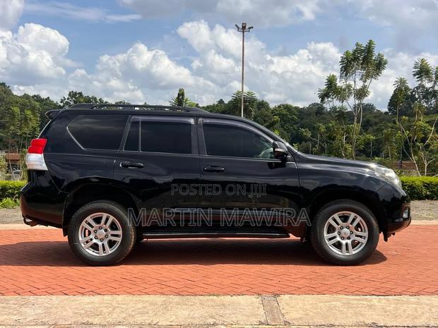 Toyota Land Cruiser Prado 2011 Black