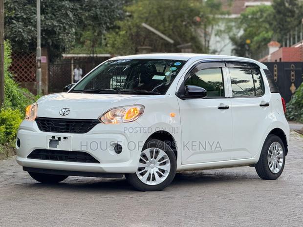 Toyota Passo 2018 White