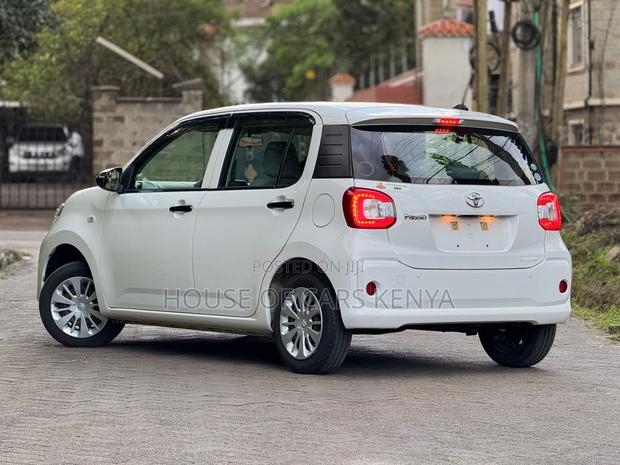 Toyota Passo 2018 White