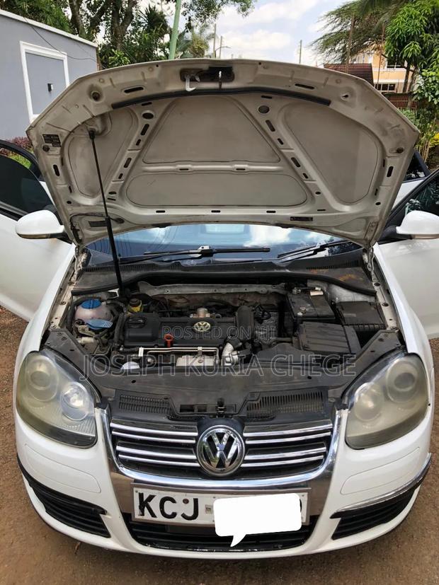 Volkswagen Golf 2010 White