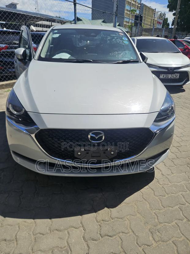 Mazda 2 2021  White 