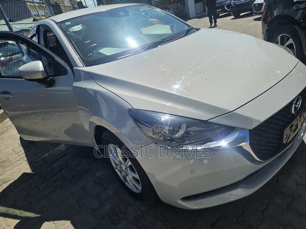 Mazda 2 2021  White 