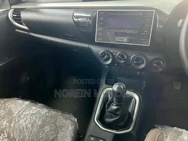 Toyota Hilux 2018 Silver
