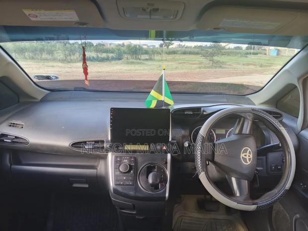 Toyota Wish 2011 Silver