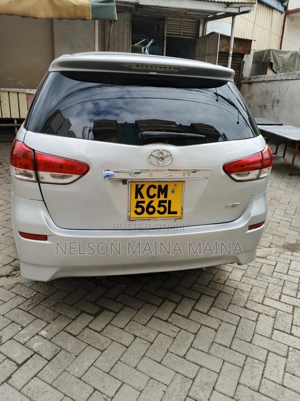 Toyota Wish 2011 Silver