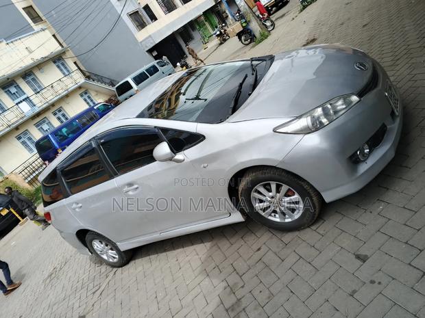 Toyota Wish 2011 Silver
