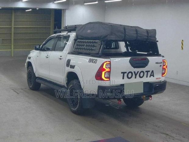 Toyota Hilux 2022 White