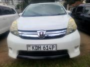Toyota ISIS 2015 White for sale