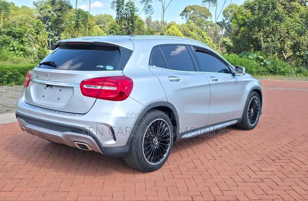 Mercedes-Benz GLA-Class 2017 Silver