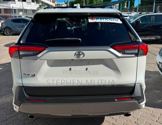 Toyota RAV4 Adventure 2019 White
