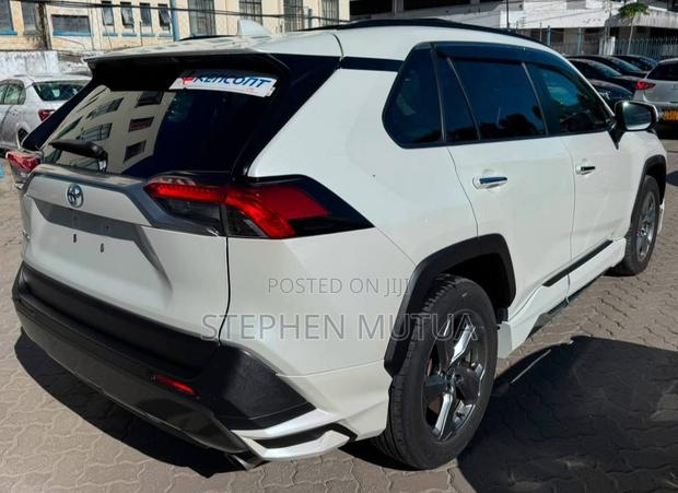Toyota RAV4 Adventure 2019 White