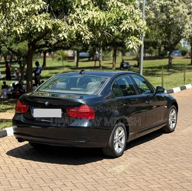 BMW 318i 2009 Black