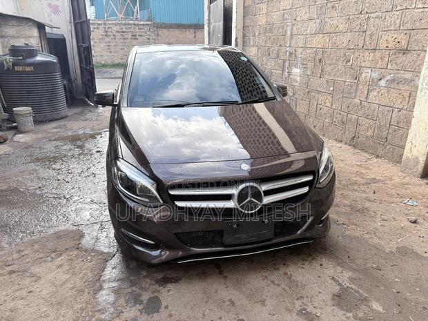 Mercedes-Benz B-Class 2017 Brown