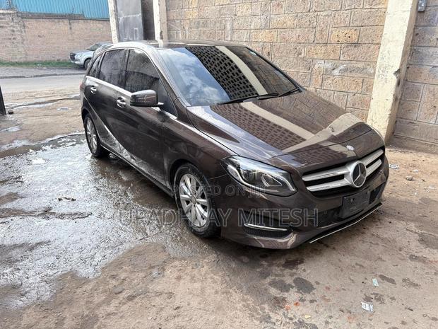 Mercedes-Benz B-Class 2017 Brown