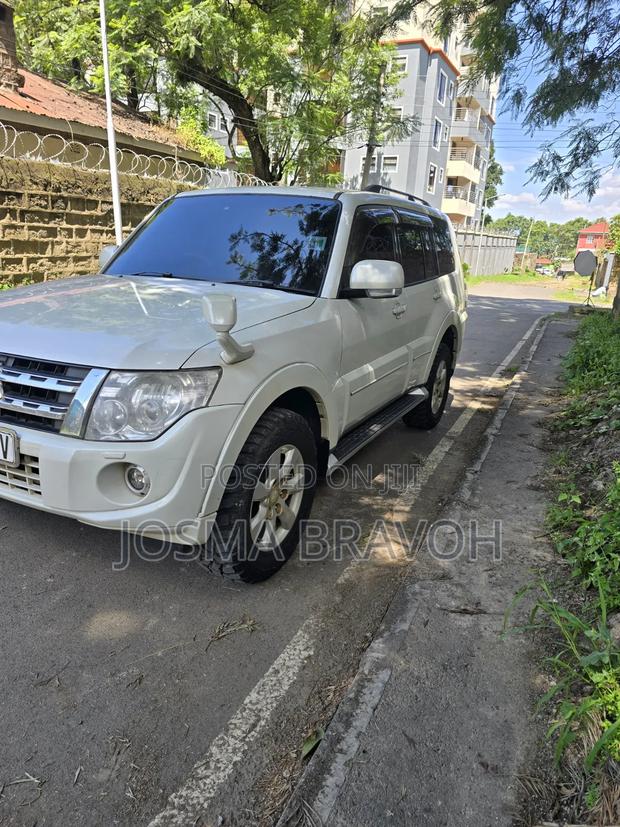 Mitsubishi Pajero 2017 White
