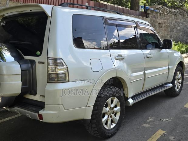 Mitsubishi Pajero 2017 White