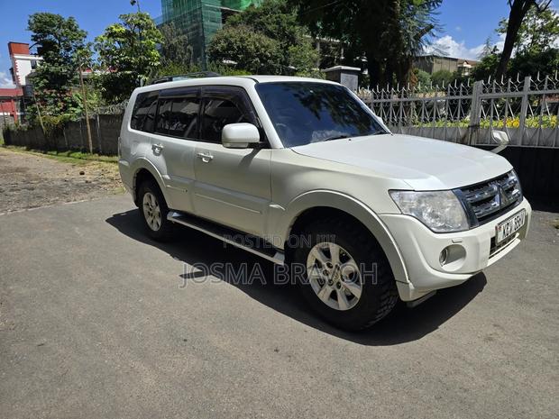 Mitsubishi Pajero 2017 White