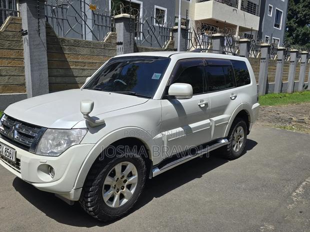 Mitsubishi Pajero 2017 White