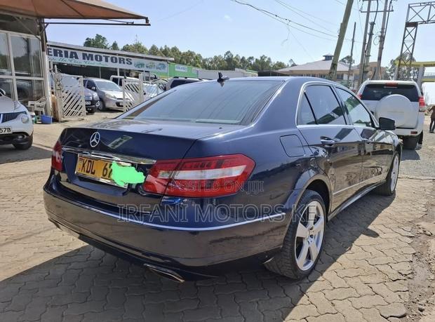 Mercedes-Benz E250 2010 Blue