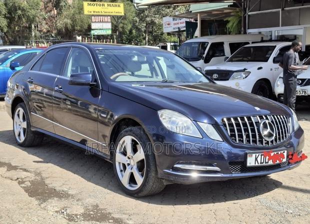 Mercedes-Benz E250 2010 Blue