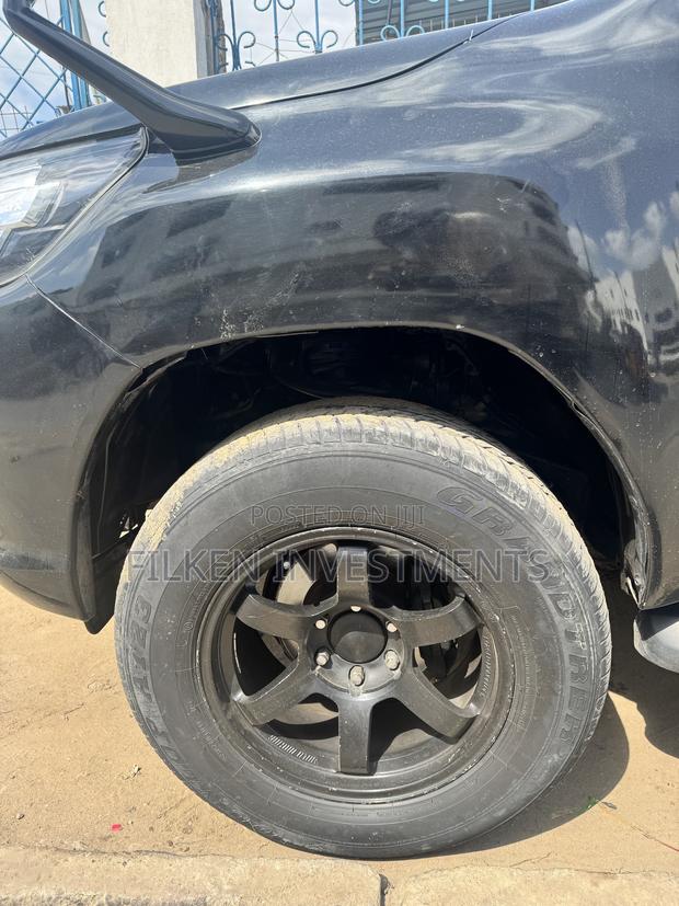 Toyota Hilux Revo Double Cab Deisel 2.8 AWD 2019 Ivory