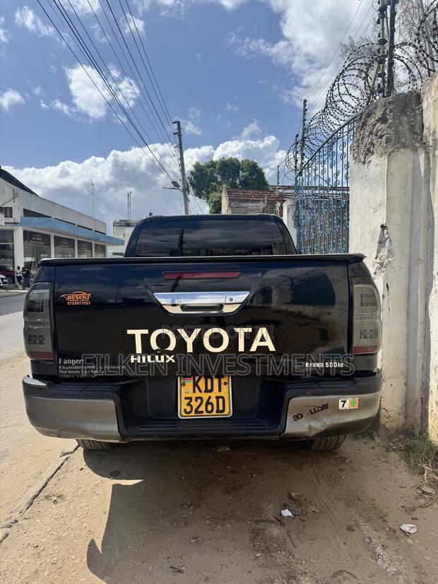 Toyota Hilux Revo Double Cab Deisel 2.8 AWD 2019 Ivory