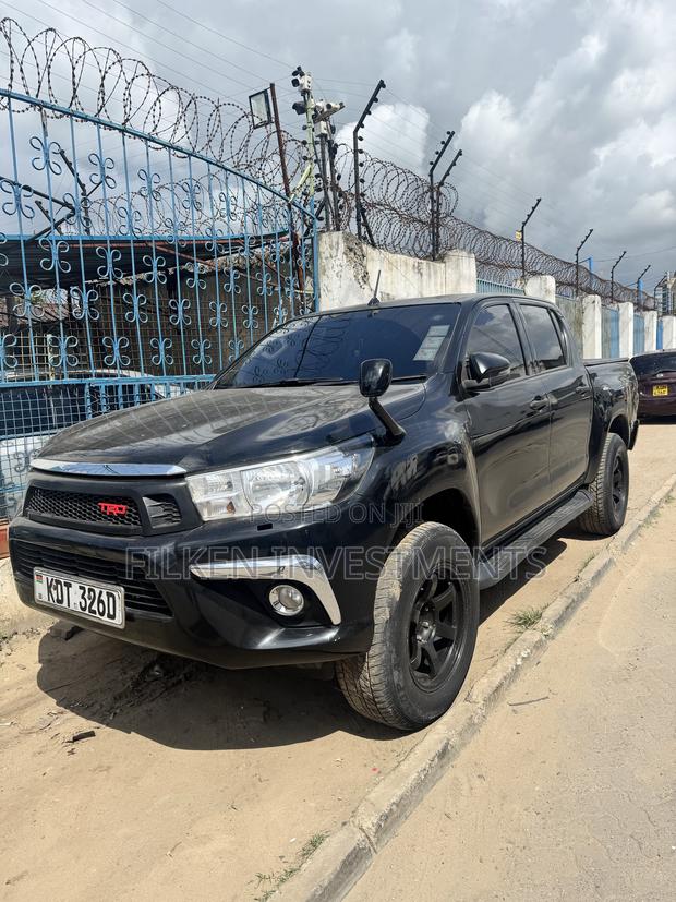 Toyota Hilux Revo Double Cab Deisel 2.8 AWD 2019 Ivory