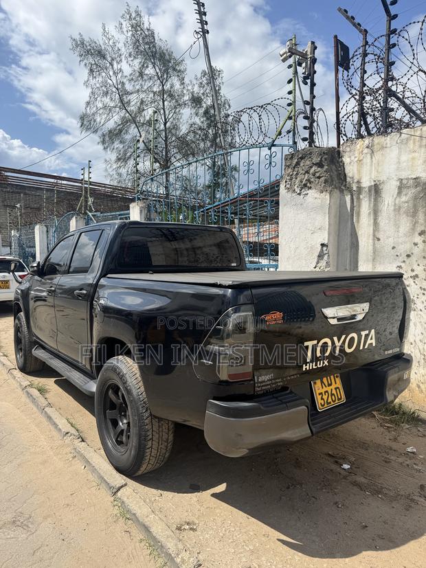 Toyota Hilux Revo Double Cab Deisel 2.8 AWD 2019 Ivory
