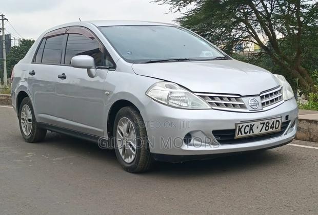 Nissan Tiida 2009 Silver