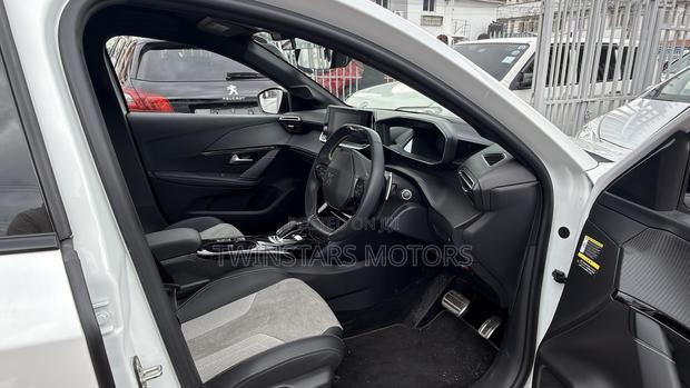 Peugeot 208 2020 White