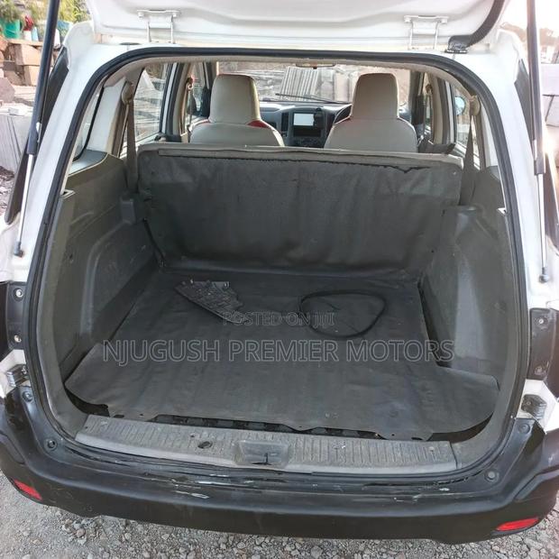 Nissan Advan 2010 White