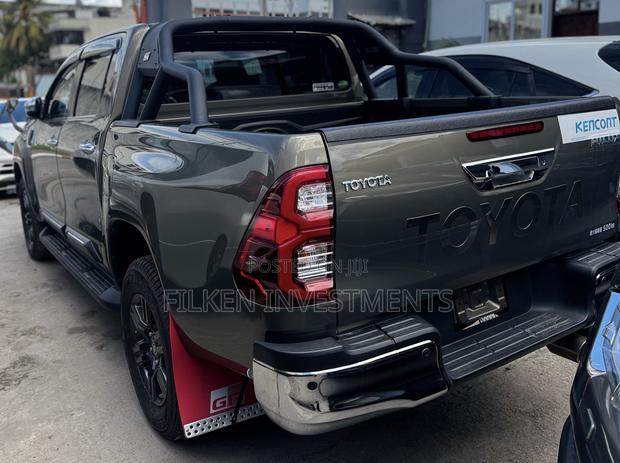 Toyota Hilux Revo Double Cab Deisel 2.8 AWD 2021 Ivory