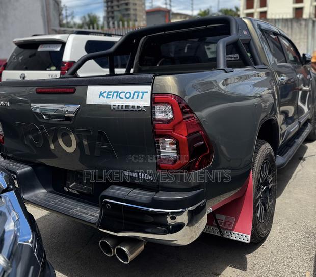 Toyota Hilux Revo Double Cab Deisel 2.8 AWD 2021 Ivory