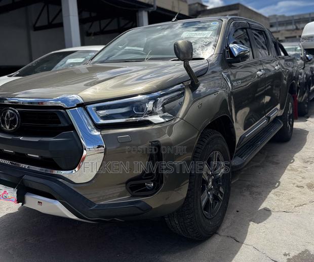 Toyota Hilux Revo Double Cab Deisel 2.8 AWD 2021 Ivory